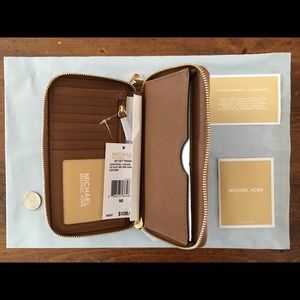 Michael Kors Jet Set - Large Flat Phone Case - NWT